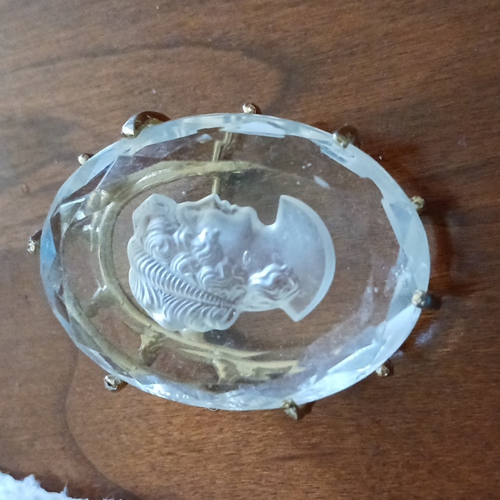 Cameo pendant